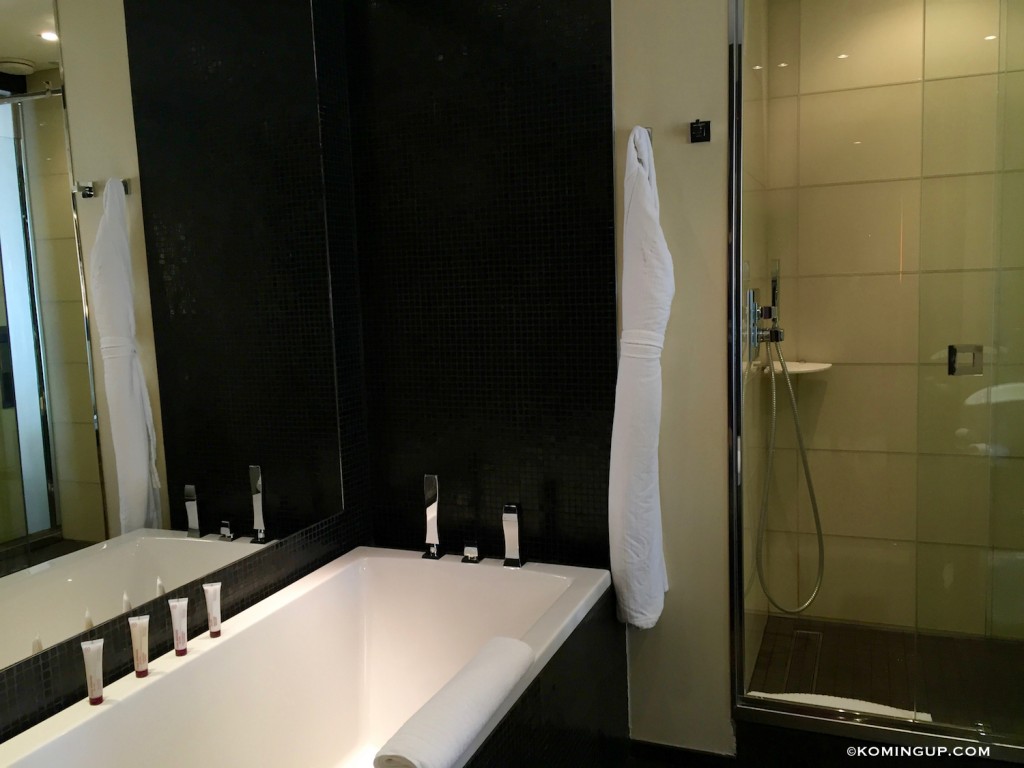 Five-Seas-Hotel-Cannes-hotel-5-etoiles-centre-de-cannes-baignoire-chambre-executive